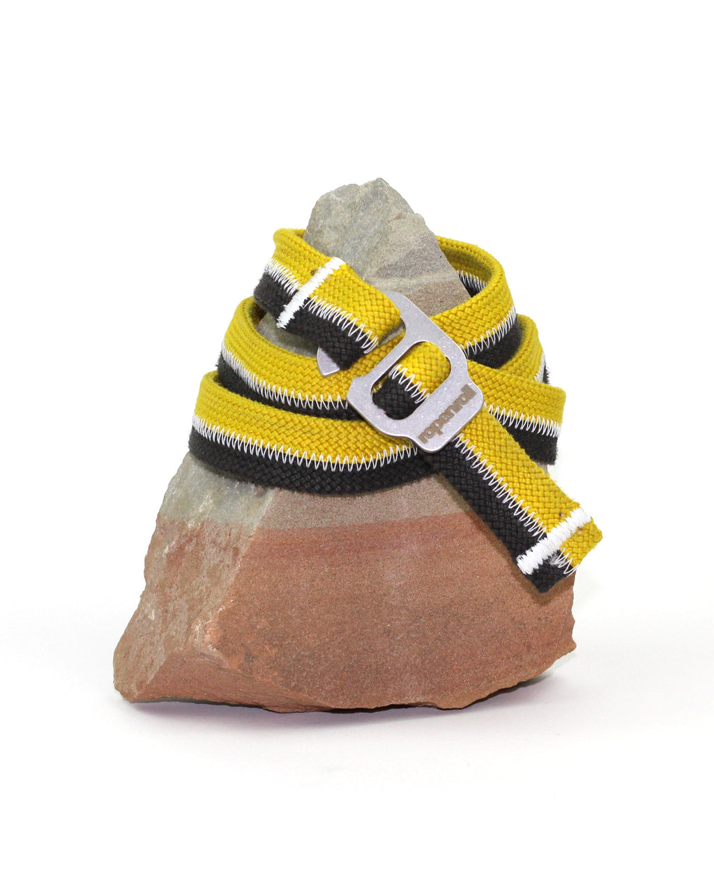 Cintura realizzata in corda da arrampicata riciclata con fibbia in acciaio inox, resistente e sostenibile