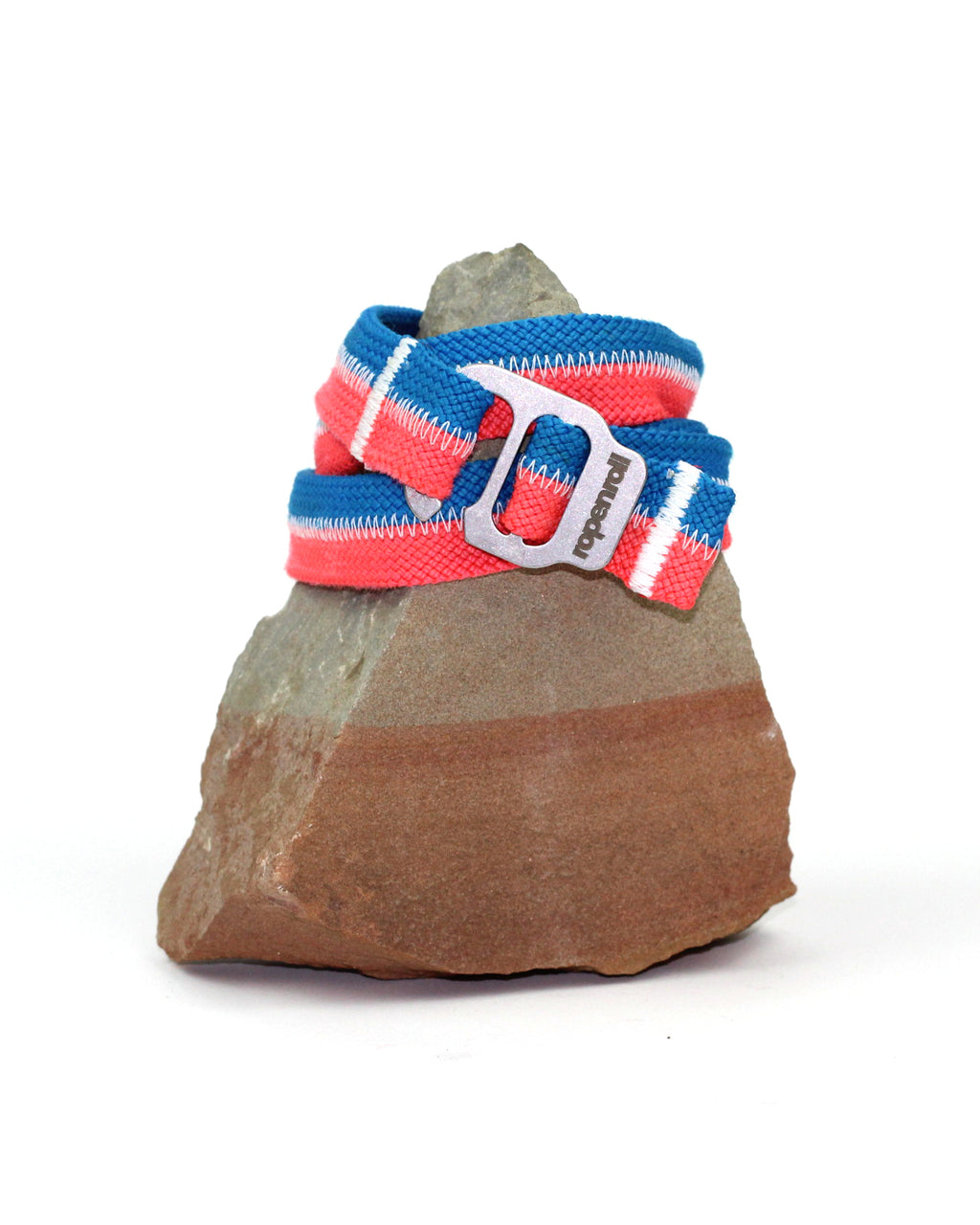 Cintura realizzata in corda da arrampicata riciclata con fibbia in acciaio inox, resistente e sostenibile