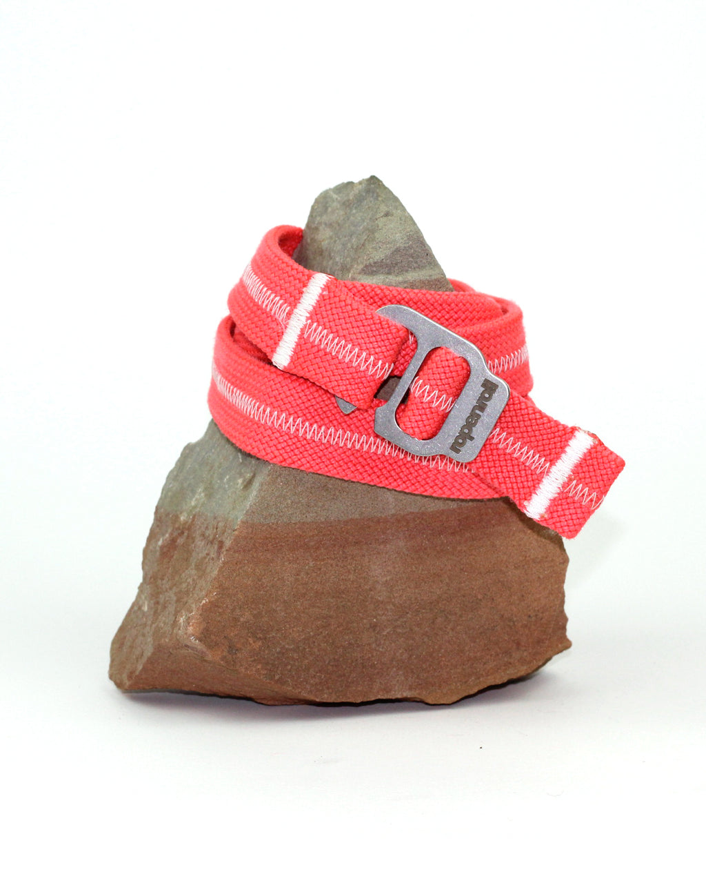 Cintura realizzata in corda da arrampicata riciclata con fibbia in acciaio inox, resistente e sostenibile